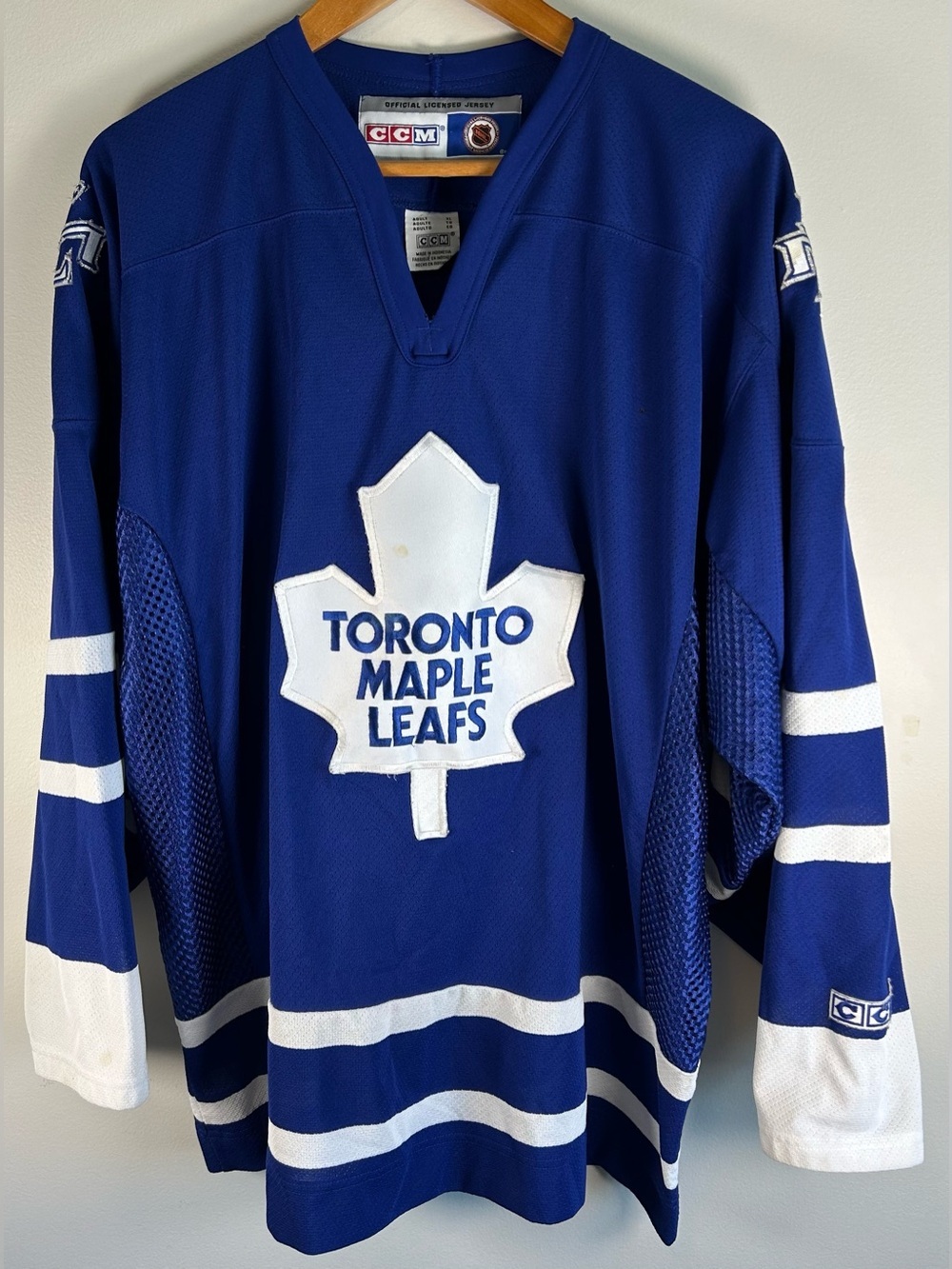 Vintage Toronto Maple Leafs NHL CCM Air-Knit Men’s Hockey Jersey Size XL 1990s
